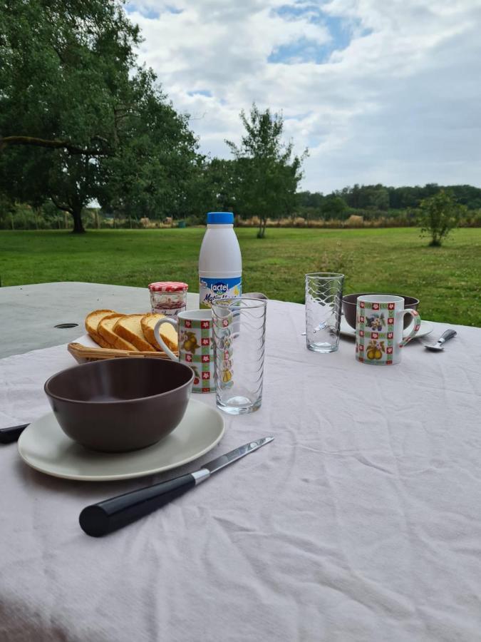 La Fraise Bed & Breakfast Chaumont-sur-Tharonne Exterior photo